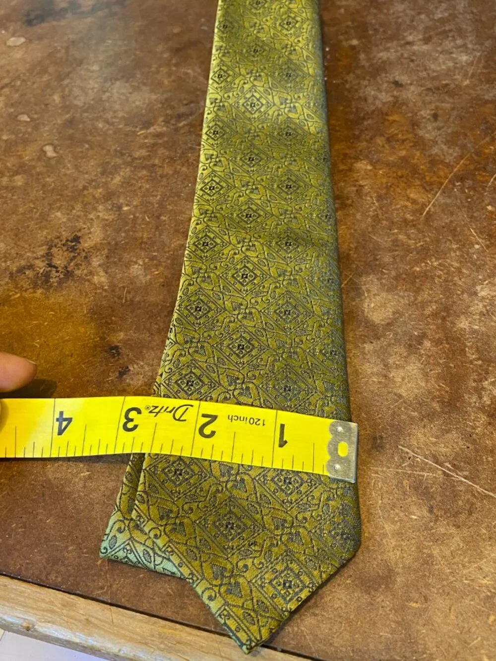 1960s Wembley Slim Tie Gold Metallic w/ Hearts Vintage Vegas Playing Cards